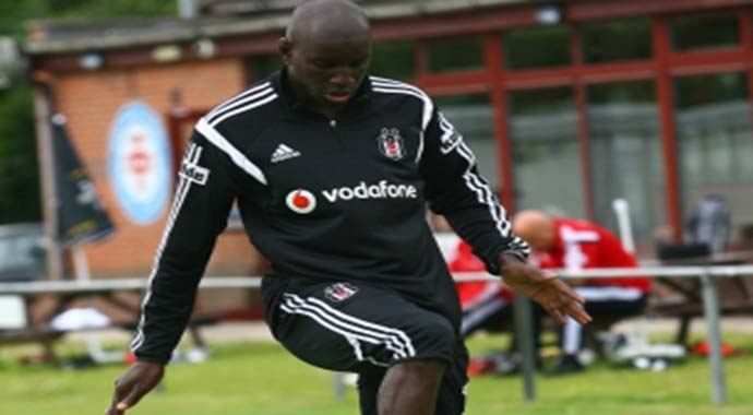 Beşiktaş&#039;ta Demba Ba ilk antrenmanına çıktı