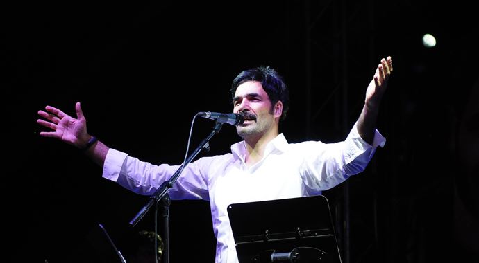 Uğur Işılak: "Ben bir dava adamına şarkı yaptım" Uğur Işılak: "Ben bir dava adamına şarkı yaptım"