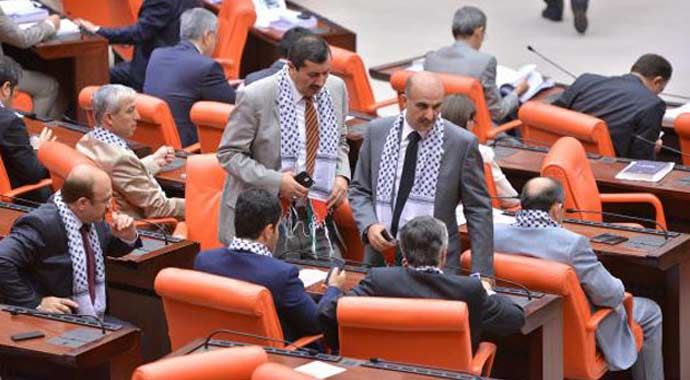 Ak Partili vekiller Filistin atkılarıyla Meclis&#039;te