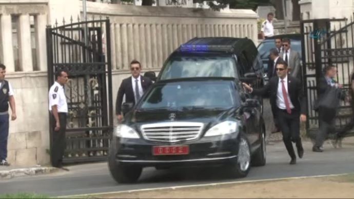 Erdoğan anne babasının mezarını ziyaret etti