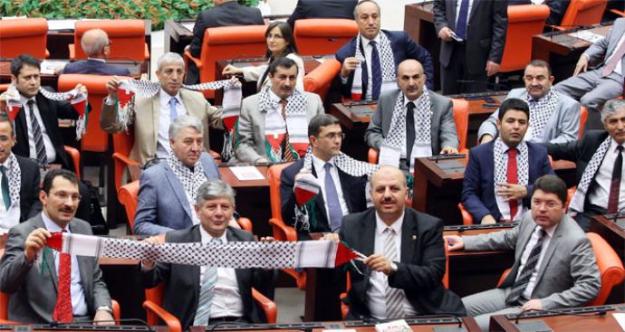 Meclis'te vekillerden İsrail protestosu Meclis'te vekillerden İsrail protestosu