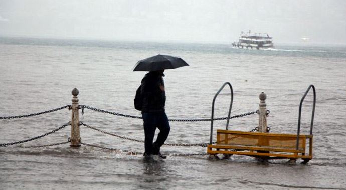 Üsküdar'da denizle kara yine birleşti Üsküdar'da denizle kara yine birleşti
