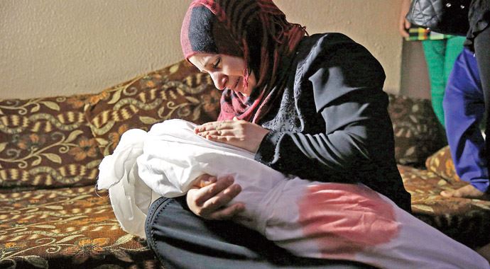 Filistinli anne evladına son defa baktı