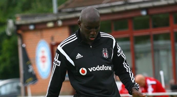 &#039;Demba Ba, uçakta sürekli Kuran-ı Kerim okudu&#039;