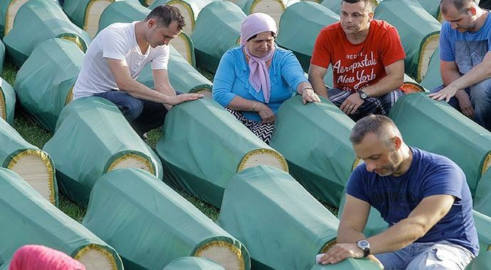 Bosna'da 284 kurbanın cenazesi Kozarats'ta