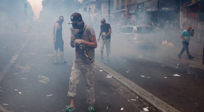 Fransa İsrail katliamını protesto bile ettirmedi: 60 gözaltı