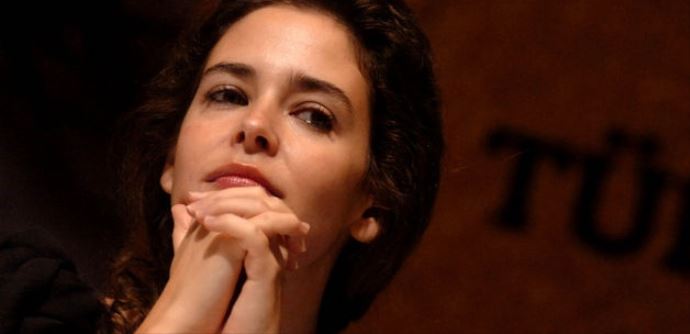Pelin Batu Milliyet'ten kovuldu Pelin Batu Milliyet'ten kovuldu