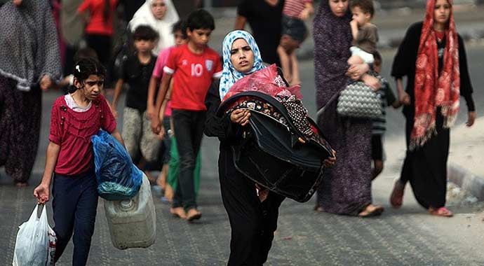 Binlerce Filistinli İsrail&#039;in katliamından kaçıyor