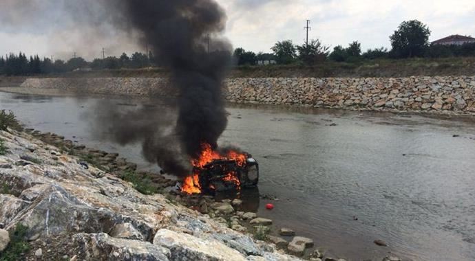 Direksiyon eğitimi alan acemi sürücü kaza yaptı: 1 ölü 1 yaralı
