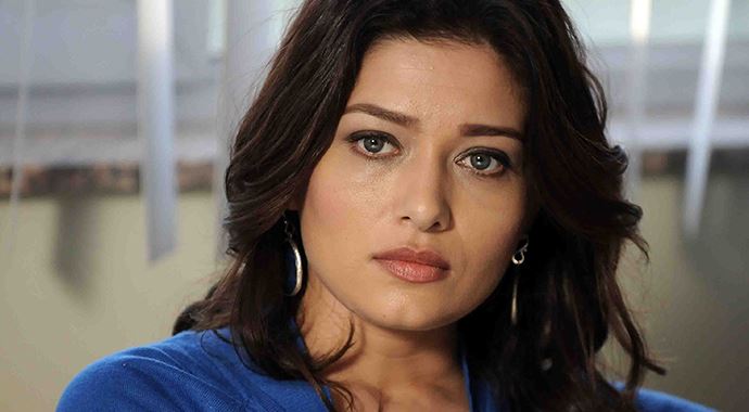 Nurgül Yeşilçay'ın ayağına 10 dikiş atıldı!