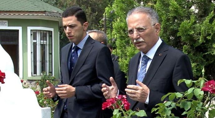 İhsanoğlu'ndan Özal, Menderes ve Erbakan'a kabir ziyareti