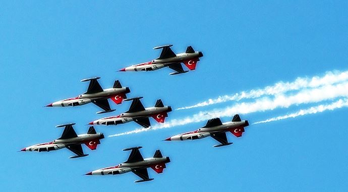 SOLOTÜRK Girne'de gösteri yaptı