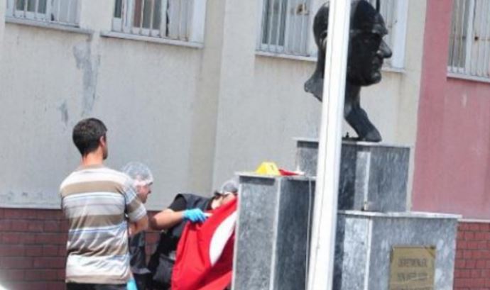 Okuldaki Türk Bayrağı indirildi mi? Okuldaki Türk Bayrağı indirildi mi?