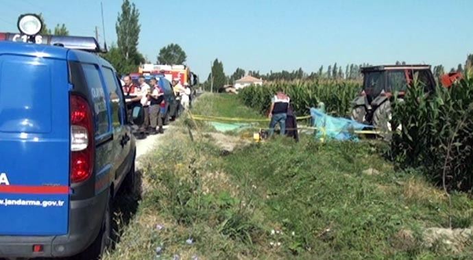 Traktörle çalışan su pompası kayışına vücudunu kaptırdı Traktörle çalışan su pompası kayışına vücudunu kaptırdı