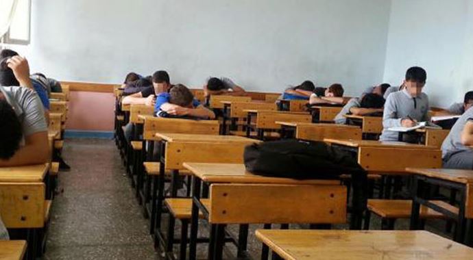 Bu görüntü 35 yıllık öğretmeni emekli etti!