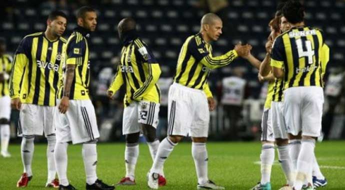 Fenerbahçe'nin eski yıldızına yumruklu saldırı!