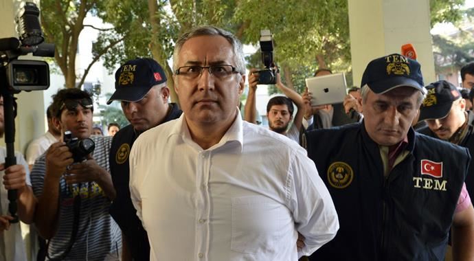 İstanbul'daki dev operasyonda polis lojmanları da arandı