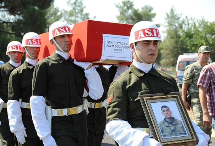 Suriye sınırında 2 asker şehit oldu, 6 terörist öldürüldü Suriye sınırında 2 asker şehit oldu, 6 terörist öldürüldü