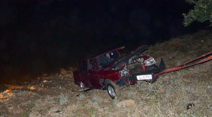 Gölete uçan arabadaki ana kız boğuldu, baba kurtarıldı