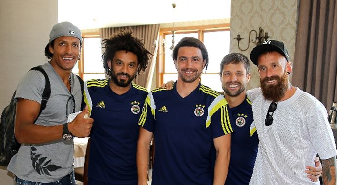 Alves ve Raul Meireles kampa katıldı