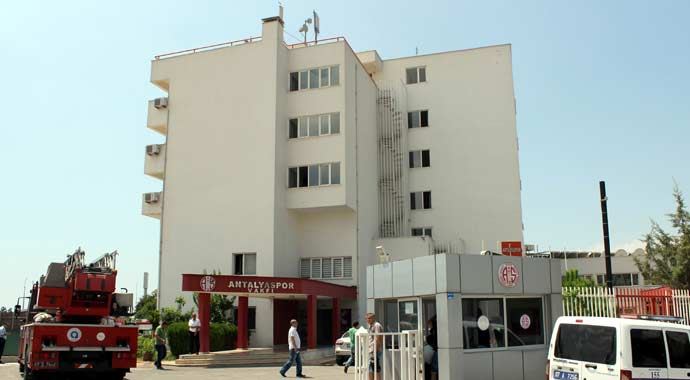 Antalyaspor&#039;un tesislerinde yangın!