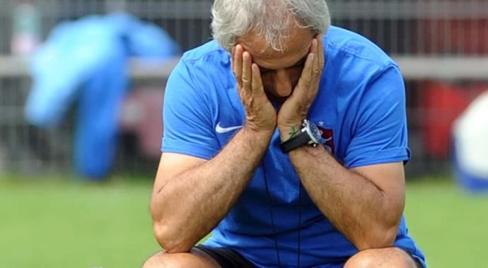 Trabzonspor'da ilk sakat Halilhodzic! Trabzonspor'da ilk sakat Halilhodzic!