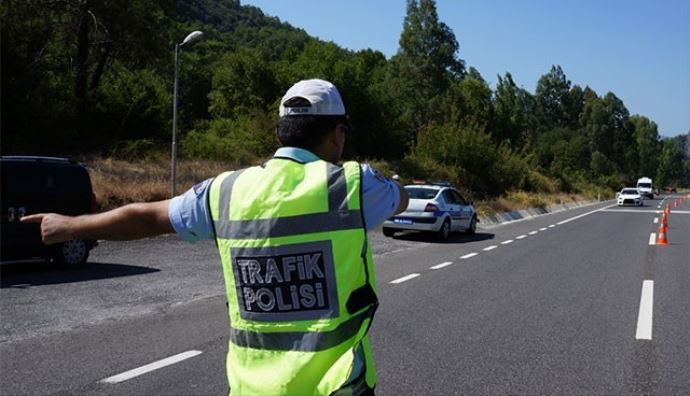 Polis, sürücüleri kenara çekip dinlendirecek Polis, sürücüleri kenara çekip dinlendirecek