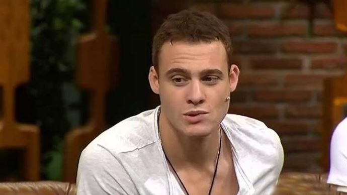 Kerem Bürsin'in bu hali şaşırtacak! Kerem Bürsin'in bu hali şaşırtacak!
