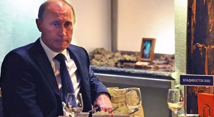 Putin çeşnicibaşı tuttu Putin çeşnicibaşı tuttu