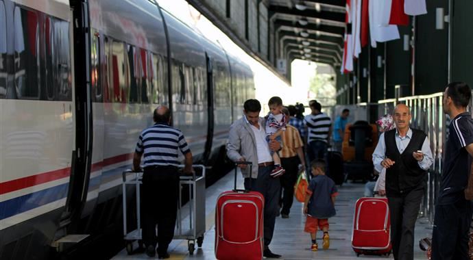 Hızlı tren seferleri başladı Hızlı tren seferleri başladı