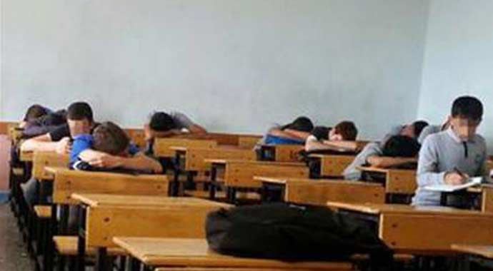 Uyuyan sınıfa inceleme 