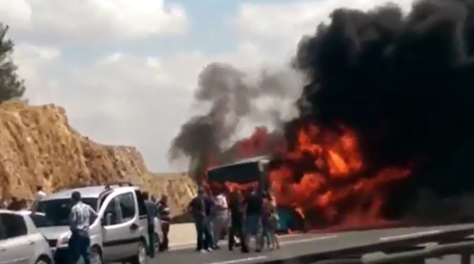 Otobüs yangını ile ilgili ilk açıklama geldi Otobüs yangını ile ilgili ilk açıklama geldi
