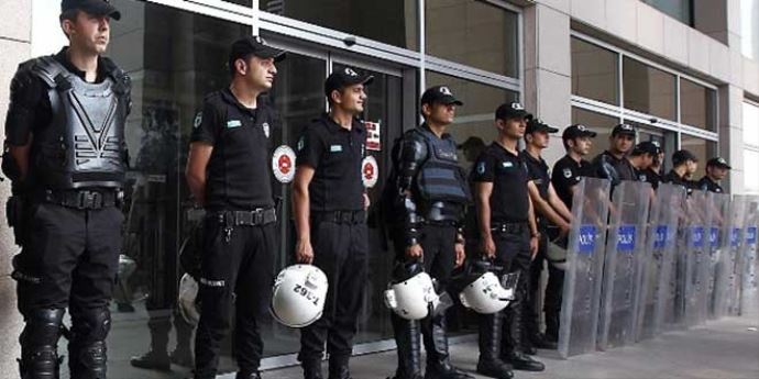 İlk o polis sorgulanıyor