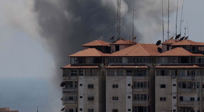 İsrail bayram dinlemiyor! 3 noktayı bombaladı