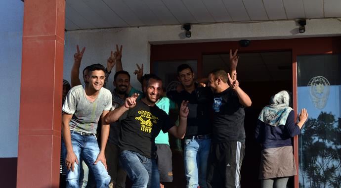 Ayvalık'ta, Suriyeli 20 kaçak yakalandı Ayvalık'ta, Suriyeli 20 kaçak yakalandı