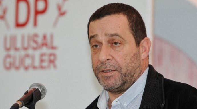Serdar Denktaş hastaneye kaldırıldı Serdar Denktaş hastaneye kaldırıldı