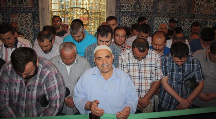 Eyüp Sultan Türbesi, kısmi olarak ziyarete açıldı