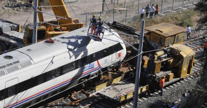 Kaza yapan hızlı tren olay yerinden kaldırıldı