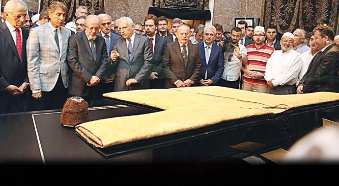 Hırka-i Şerif ve Eyüp Sultan Türbesi açıldı