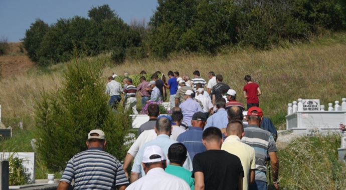 Salih Üslün toprağa verildi Salih Üslün toprağa verildi