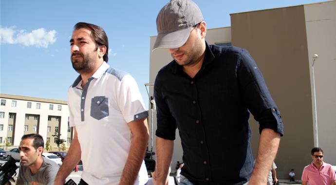 Polis eşliğinde sınava girdi! Polis eşliğinde sınava girdi!