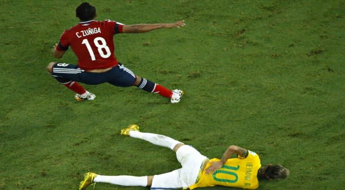 Zuniga için tarihi ceza kapıda! Suarez örneği... Zuniga için tarihi ceza kapıda! Suarez örneği...