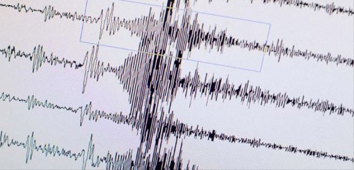 Endonezya'da 5,9 büyüklüğünde deprem