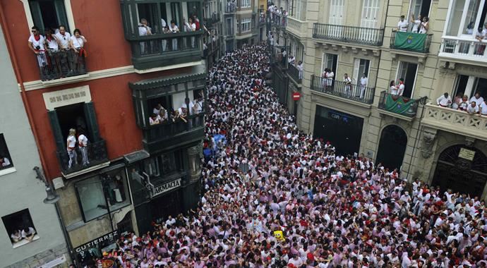 İspanya'da San Fermin festivali başladı, sokaklar doldu
