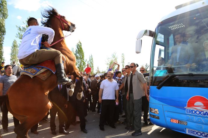 Başbakan Erdoğan'a Erzurum'da büyük sürpriz Başbakan Erdoğan'a Erzurum'da büyük sürpriz