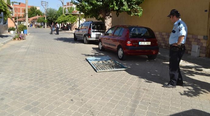 Küçük çocuklar kapı çaldı