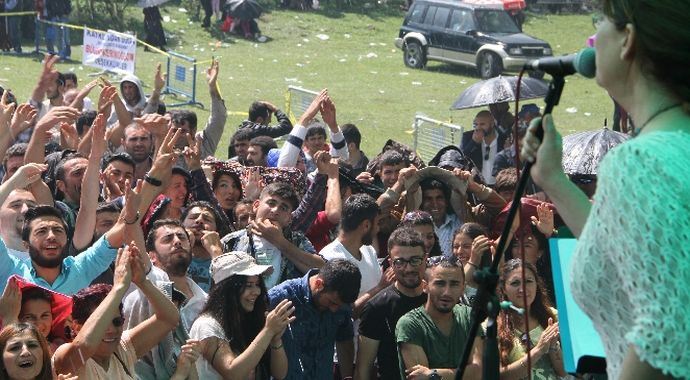Ata siluetine yağmur engeli Ata siluetine yağmur engeli