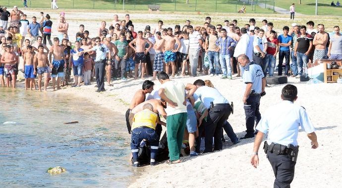 Binlerce kişinin gözleri önünde can verdi