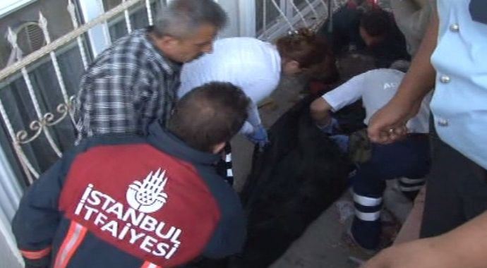 İstanbul'da feci kaza: 1 ölü, 3 yaralı İstanbul'da feci kaza: 1 ölü, 3 yaralı