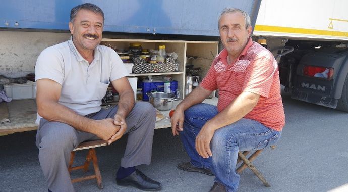İftarı yollarda açıyorlar İftarı yollarda açıyorlar